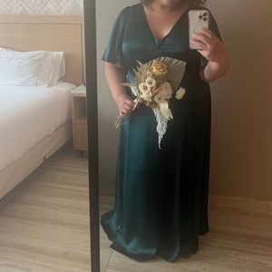 *MOVING SALE - Everything must go by Friday* Plus-Size David’s Bridal Gown